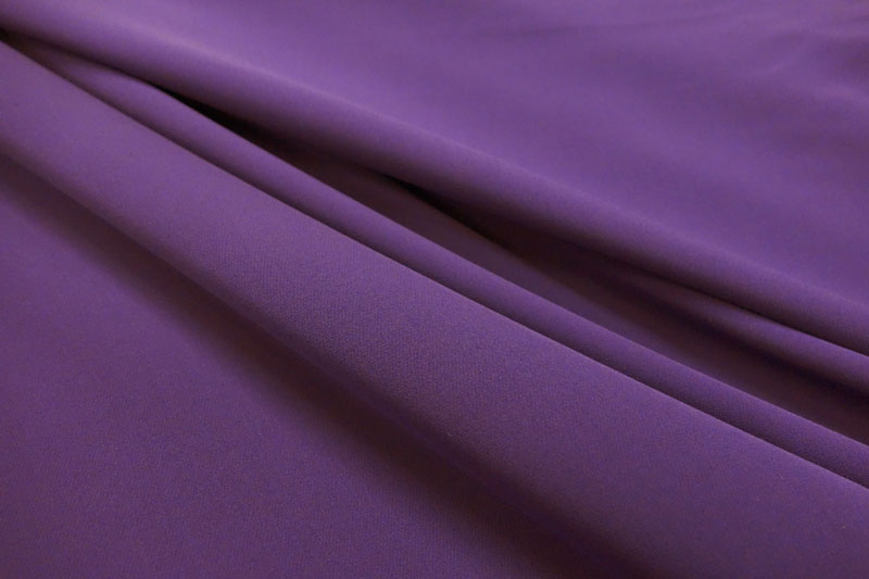 Ткань токсичная. Матовый шелк. Крепдешин ткань фиолетовая. Крепдешин сиреневый. Лиловый цвет натуральный.